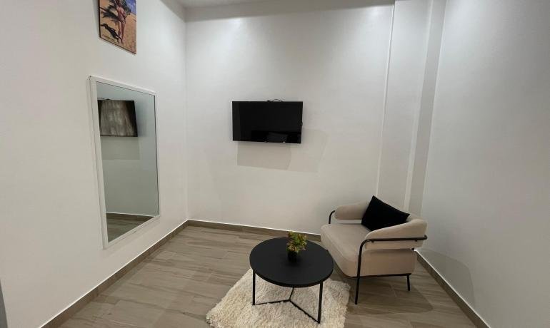 Chambre Marrakech : L'Oasis Dorée des Mille et Une Nuits 🌅🕊️