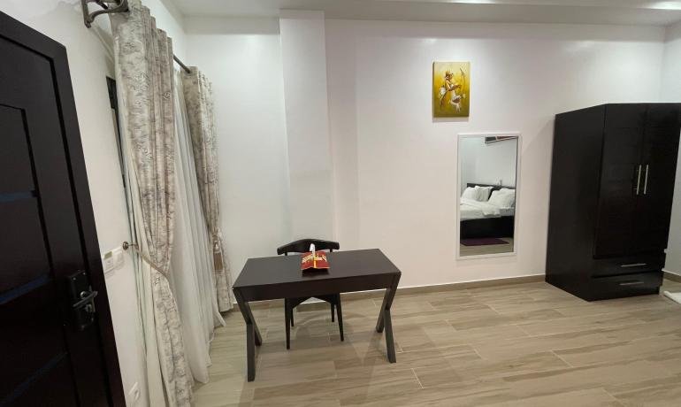 Chambre Paris : L'Élégance Discrète de la Ville Lumière 🌸✨